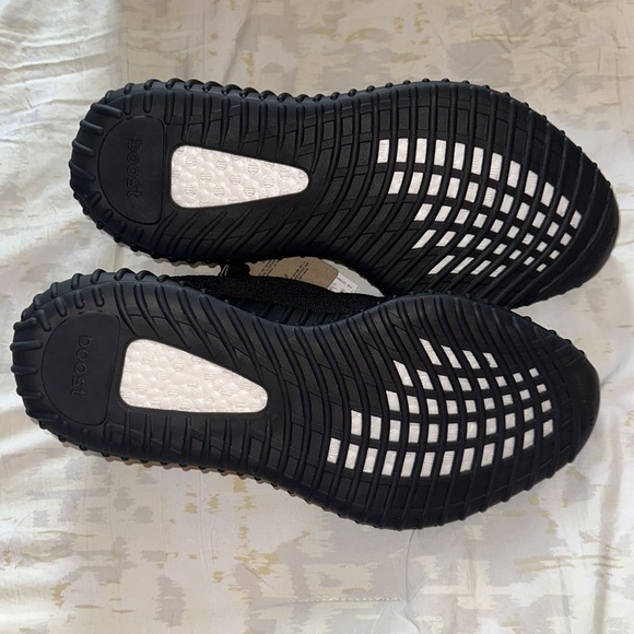 YZY 350 V2 - Picture 3 of 7